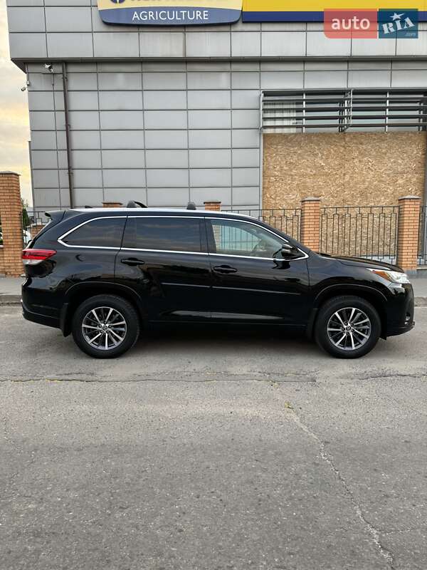 Позашляховик / Кросовер Toyota Highlander 2018 в Запоріжжі