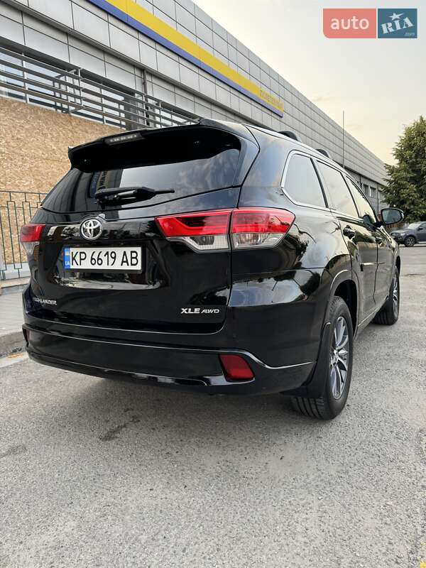 Позашляховик / Кросовер Toyota Highlander 2018 в Запоріжжі