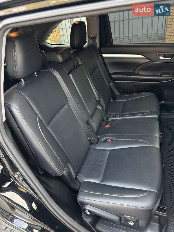 Позашляховик / Кросовер Toyota Highlander 2018 в Запоріжжі