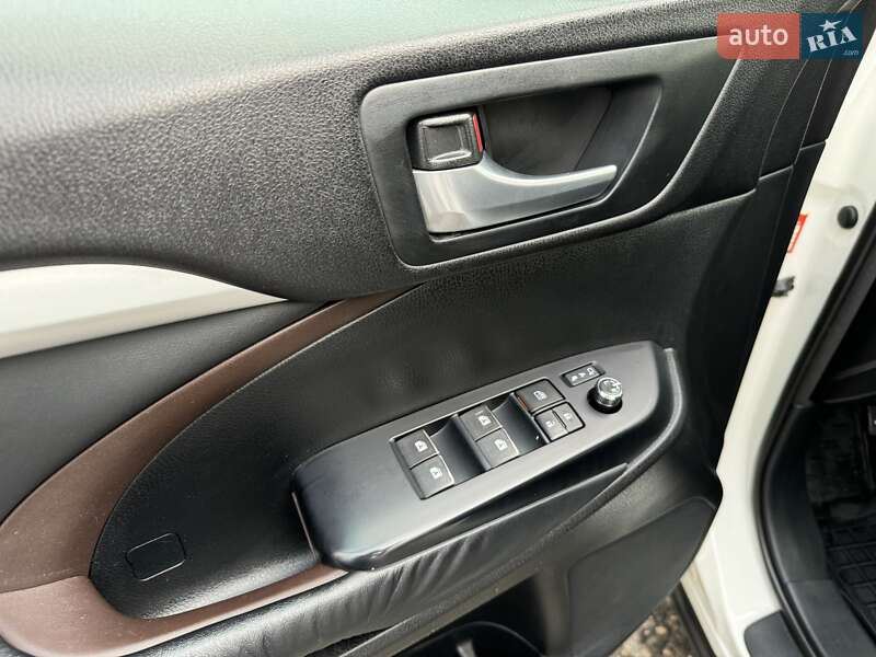 Внедорожник / Кроссовер Toyota Highlander 2015 в Сумах