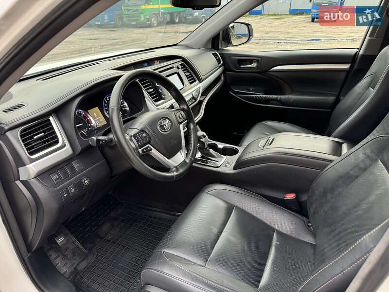 Внедорожник / Кроссовер Toyota Highlander 2015 в Сумах