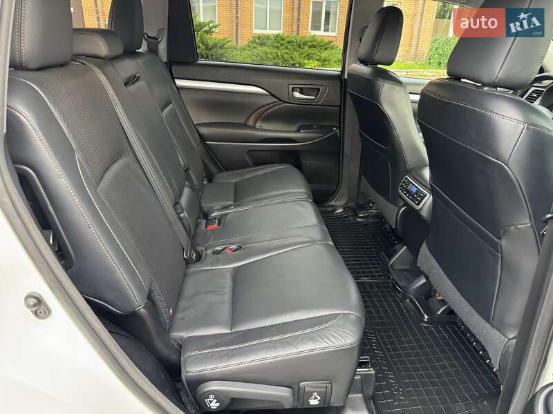 Внедорожник / Кроссовер Toyota Highlander 2015 в Сумах