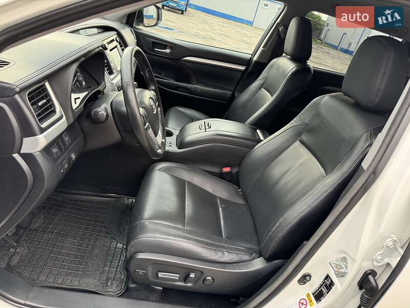 Внедорожник / Кроссовер Toyota Highlander 2015 в Сумах