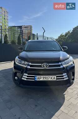 Внедорожник / Кроссовер Toyota Highlander 2017 в 