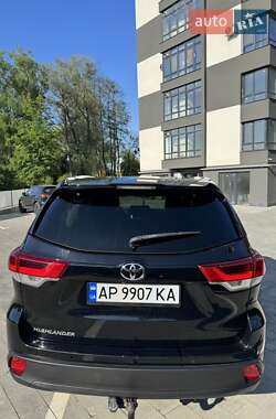 Внедорожник / Кроссовер Toyota Highlander 2017 в 