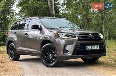 Внедорожник / Кроссовер Toyota Highlander 2019 в Кропивницком