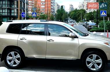 Внедорожник / Кроссовер Toyota Highlander 2010 в 