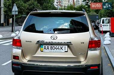 Внедорожник / Кроссовер Toyota Highlander 2010 в 