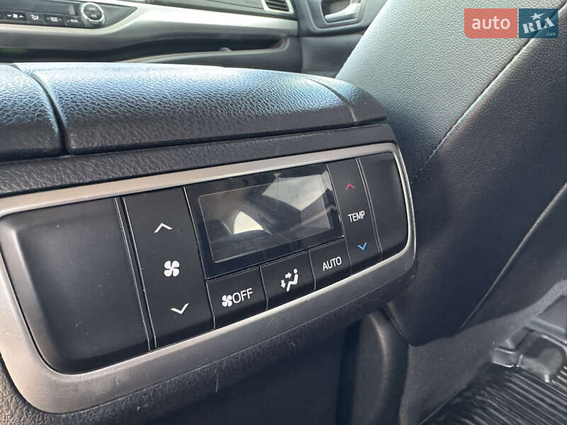 Позашляховик / Кросовер Toyota Highlander 2019 в Києві фото 19 Позашляховик / Кросовер Toyota Highlander 2019 в Києві