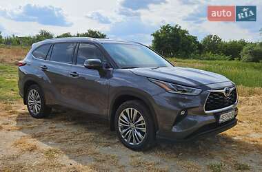 Внедорожник / Кроссовер Toyota Highlander 2021 в Кривом Роге