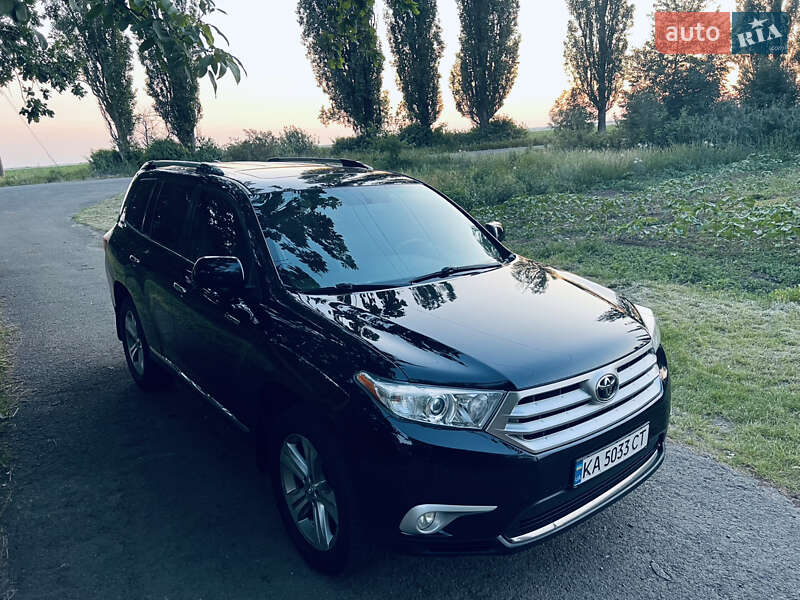 Позашляховик / Кросовер Toyota Highlander 2011 в 