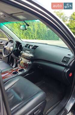 Позашляховик / Кросовер Toyota Highlander 2011 в 