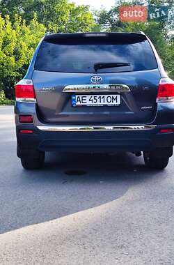 Позашляховик / Кросовер Toyota Highlander 2011 в 