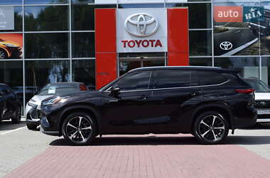 Внедорожник / Кроссовер Toyota Highlander 2021 в 