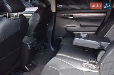 Внедорожник / Кроссовер Toyota Highlander 2021 в 