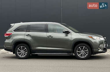 Позашляховик / Кросовер Toyota Highlander 2019 в 