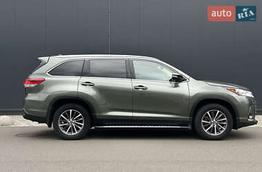 Позашляховик / Кросовер Toyota Highlander 2019 в 