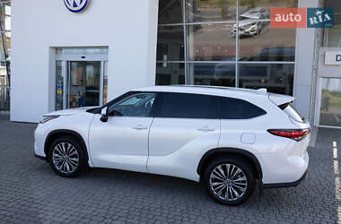 Внедорожник / Кроссовер Toyota Highlander 2022 в 