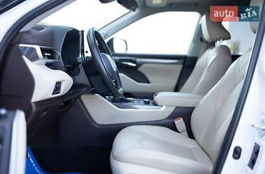 Внедорожник / Кроссовер Toyota Highlander 2022 в 