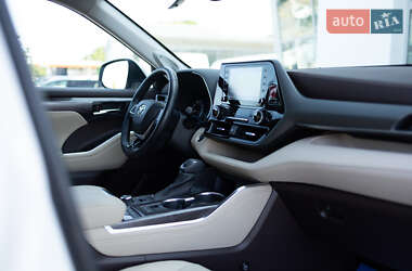Внедорожник / Кроссовер Toyota Highlander 2022 в 