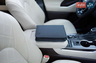 Внедорожник / Кроссовер Toyota Highlander 2022 в 