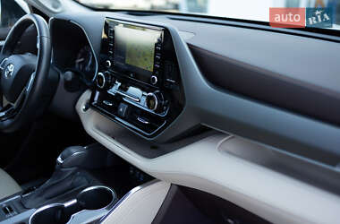 Внедорожник / Кроссовер Toyota Highlander 2022 в 