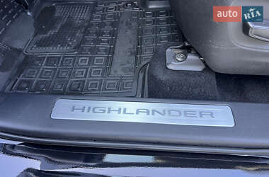 Позашляховик / Кросовер Toyota Highlander 2021 в 
