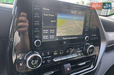Позашляховик / Кросовер Toyota Highlander 2021 в 