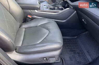 Позашляховик / Кросовер Toyota Highlander 2021 в 