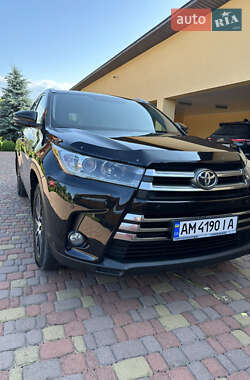 Внедорожник / Кроссовер Toyota Highlander 2017 в Житомире