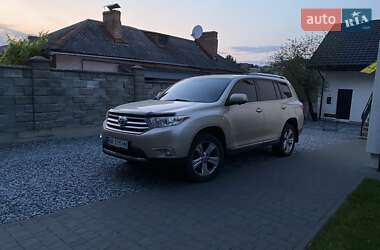 Внедорожник / Кроссовер Toyota Highlander 2012 в 