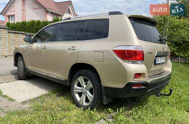 Внедорожник / Кроссовер Toyota Highlander 2012 в 