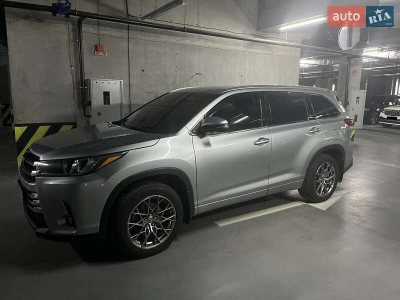 Позашляховик / Кросовер Toyota Highlander 2019 в Києві