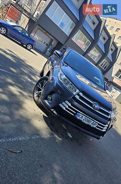 Внедорожник / Кроссовер Toyota Highlander 2017 в Киеве