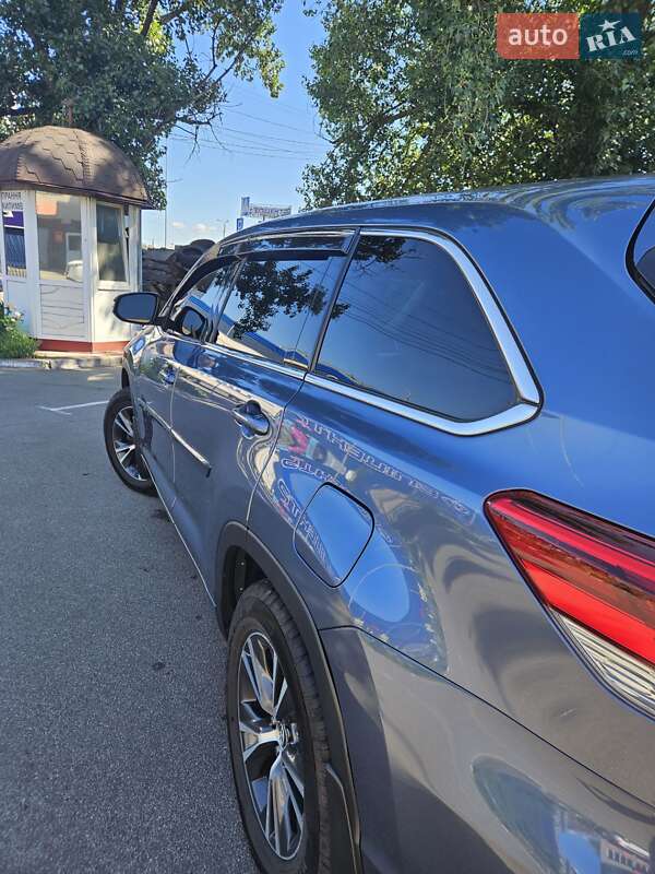 Позашляховик / Кросовер Toyota Highlander 2017 в Києві