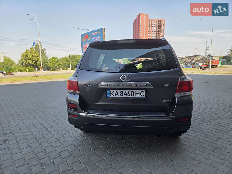 Позашляховик / Кросовер Toyota Highlander 2012 в Вишгороді