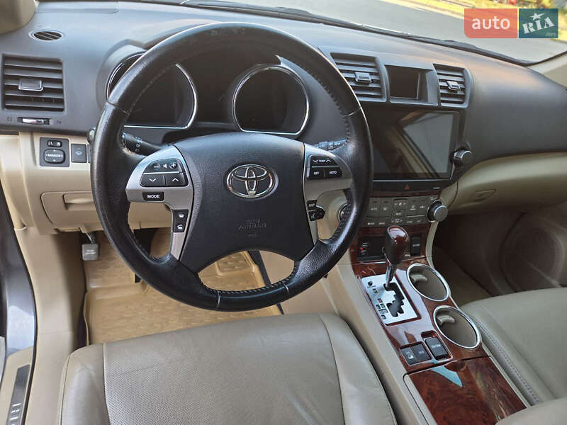 Позашляховик / Кросовер Toyota Highlander 2012 в Вишгороді