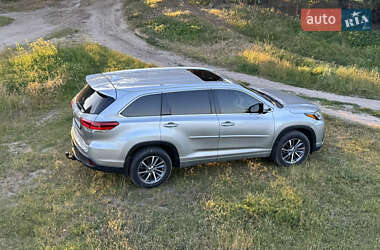 Внедорожник / Кроссовер Toyota Highlander 2018 в Луцке