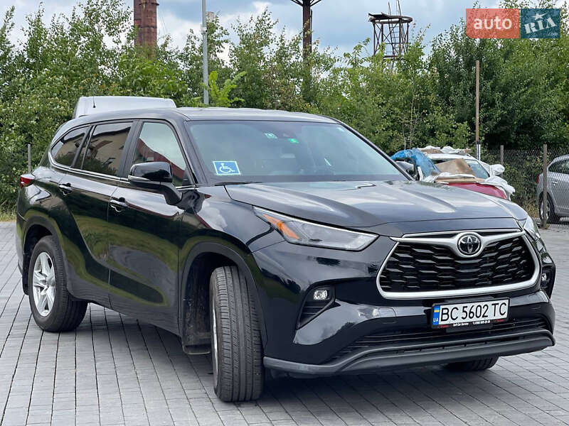 Внедорожник / Кроссовер Toyota Highlander 2023 в Львове