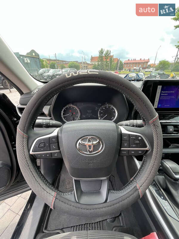 Внедорожник / Кроссовер Toyota Highlander 2023 в Львове