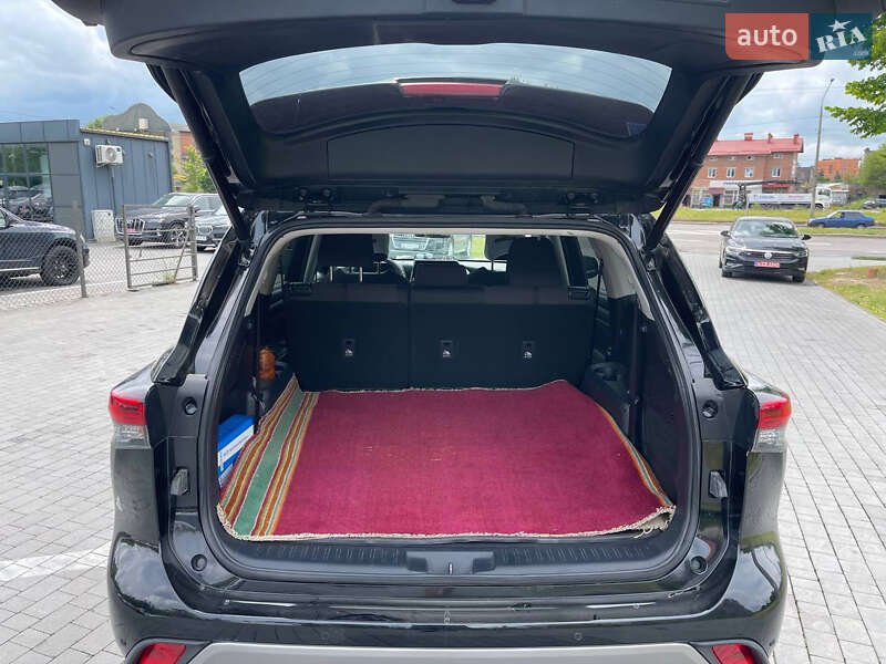 Внедорожник / Кроссовер Toyota Highlander 2023 в Львове