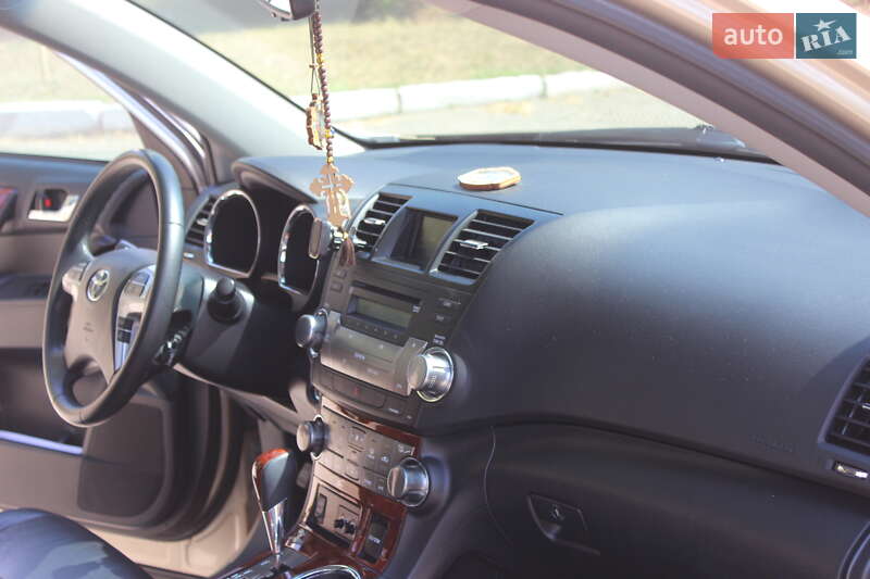 Внедорожник / Кроссовер Toyota Highlander 2011 в Днепре