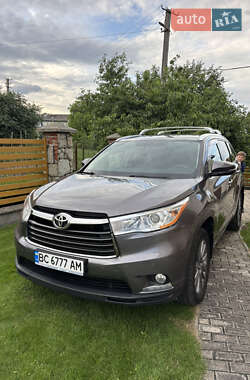 Внедорожник / Кроссовер Toyota Highlander 2016 в Львове
