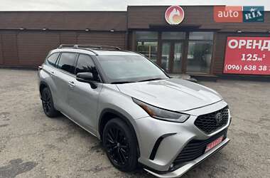 Позашляховик / Кросовер Toyota Highlander 2023 в 