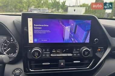 Позашляховик / Кросовер Toyota Highlander 2023 в 
