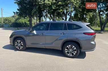 Внедорожник / Кроссовер Toyota Highlander 2020 в 