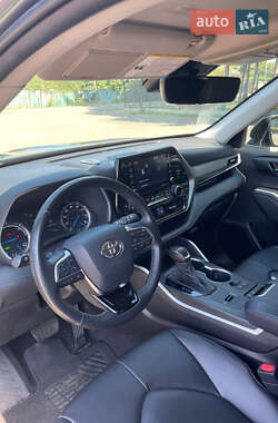 Внедорожник / Кроссовер Toyota Highlander 2020 в 
