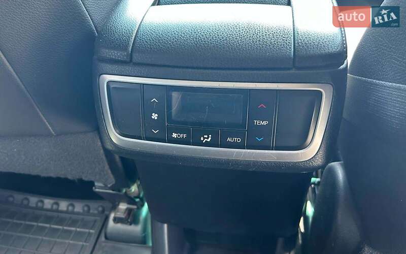 Внедорожник / Кроссовер Toyota Highlander 2015 в Черновцах