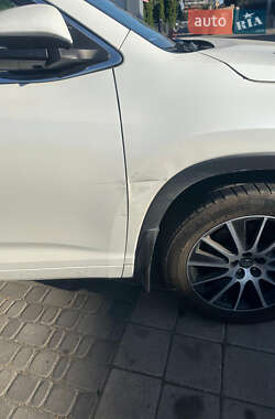 Позашляховик / Кросовер Toyota Highlander 2017 в 