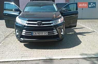 Внедорожник / Кроссовер Toyota Highlander 2018 в Киеве